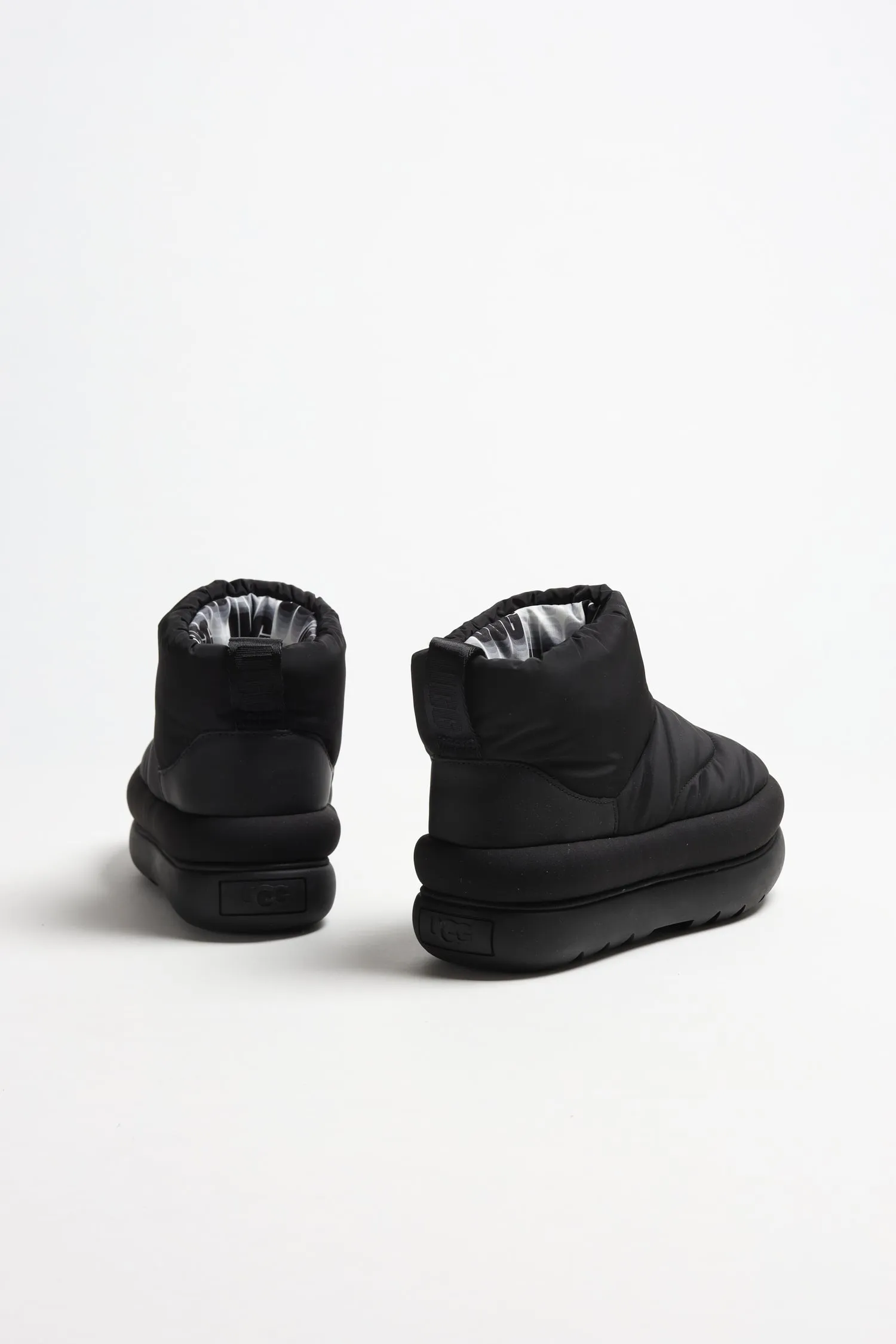 Boots Classic Maxi Mini in Schwarz
